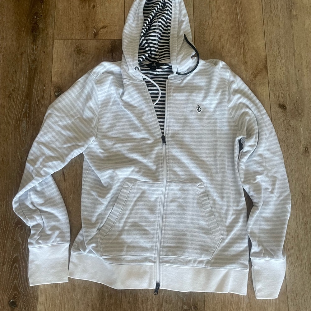Lot of TWO Volcom Men’s jacket/button up